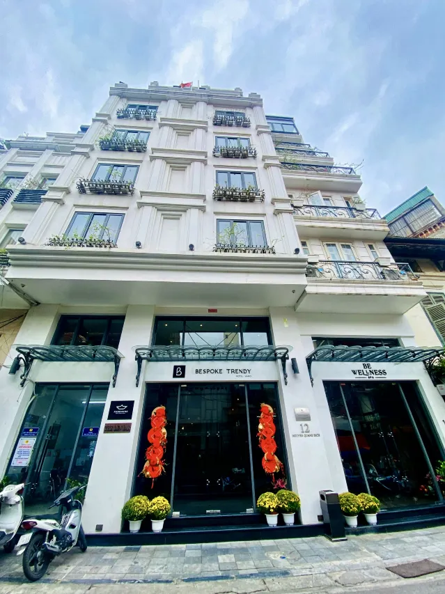 Bespoke Trendy Hotel Hanoi (1)