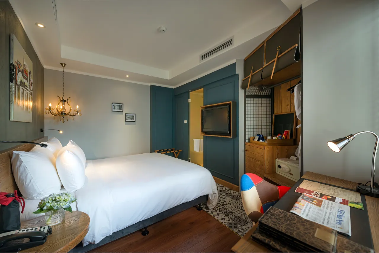 Bespoke Trendy Hotel Hanoi (13)