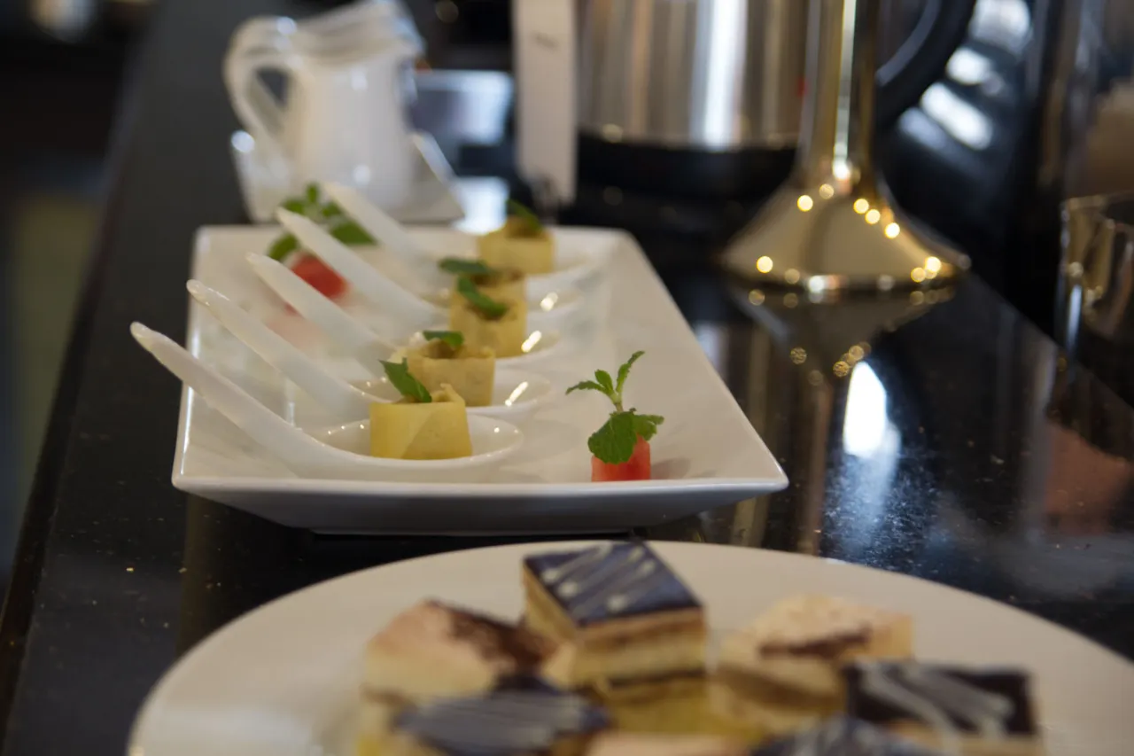 Bespoke Trendy Hotel Hanoi (27)