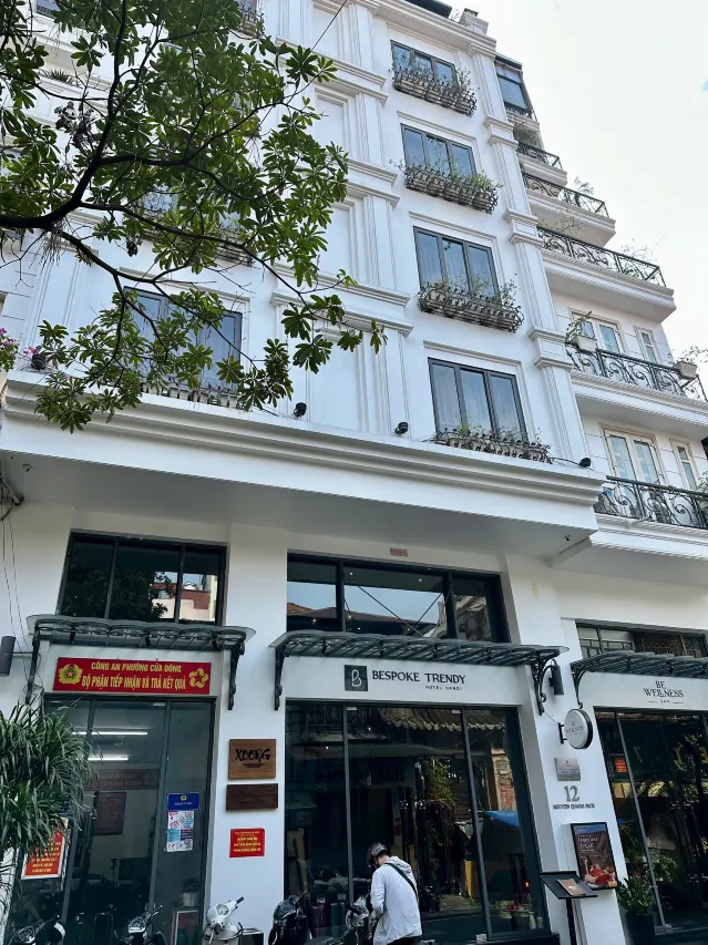 Bespoke Trendy Hotel Hanoi (4)