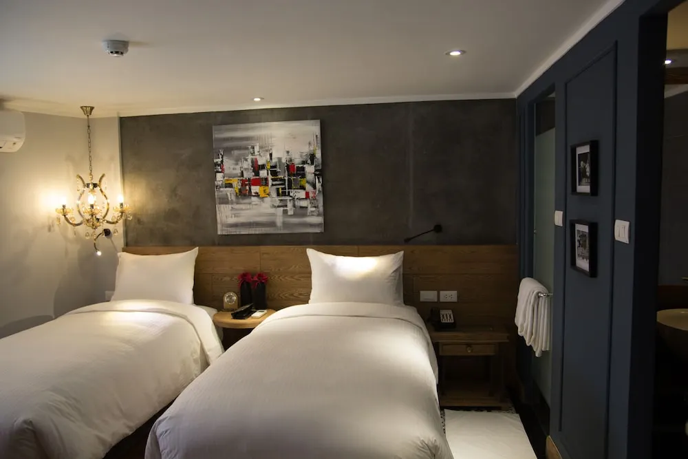 Bespoke Trendy Hotel Hanoi (42)