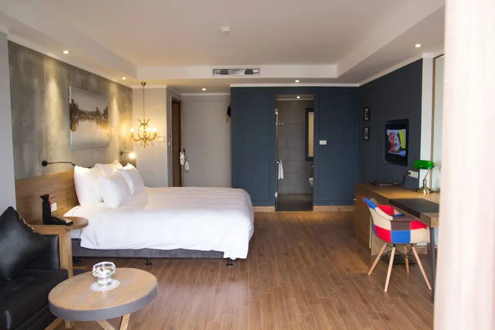 Bespoke Trendy Hotel Hanoi (66)