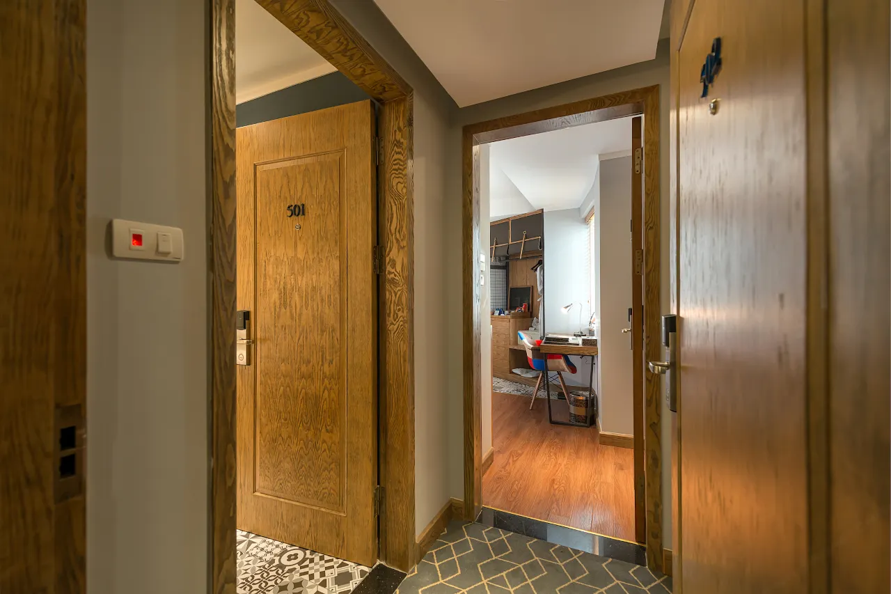 Bespoke Trendy Hotel Hanoi (8)